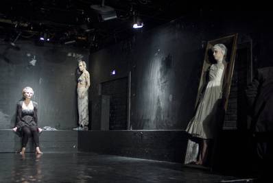 Jelenet az előadásból - © theater.hu - Ilovszky  Béla