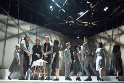 Jelenet az előadásból - © theater.hu - Ilovszky  Béla