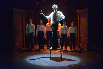 Jelenet az előadásból - © theater.hu - Ilovszky  Béla