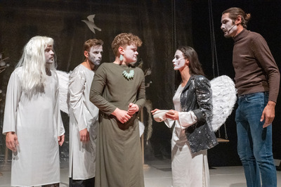 Angyalok a lombok között