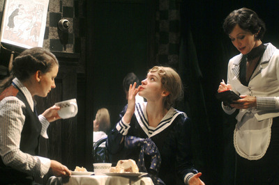 Roszik Hella, Hámori Gabriella, Kerekes Éva - © theater.hu - Ilovszky  Béla