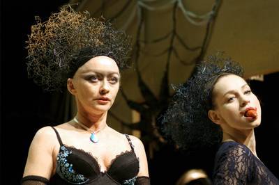 Kerekes Éva, Hámori Gabriella - © theater.hu - Ilovszky  Béla