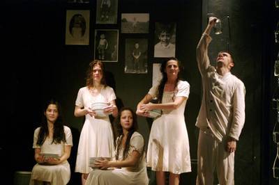 Jelenet az előadásból - © theater.hu - Ilovszky  Béla