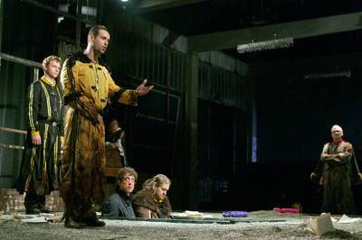 Jelenet az előadásból - © theater.hu - Ilovszky Béla